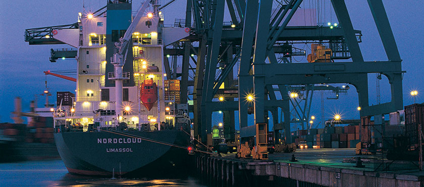 Nearly 7,000 Canadian exporters and their global customers use EDC's services each year.